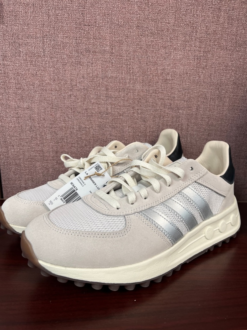 Adidas Originals LA Trainer Lux in a Crystal White and Silver Metallic Size 10.5